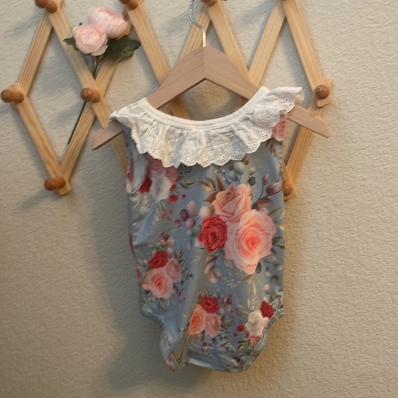 Pat Pat Roses BodySuit - Picture 3 of 4